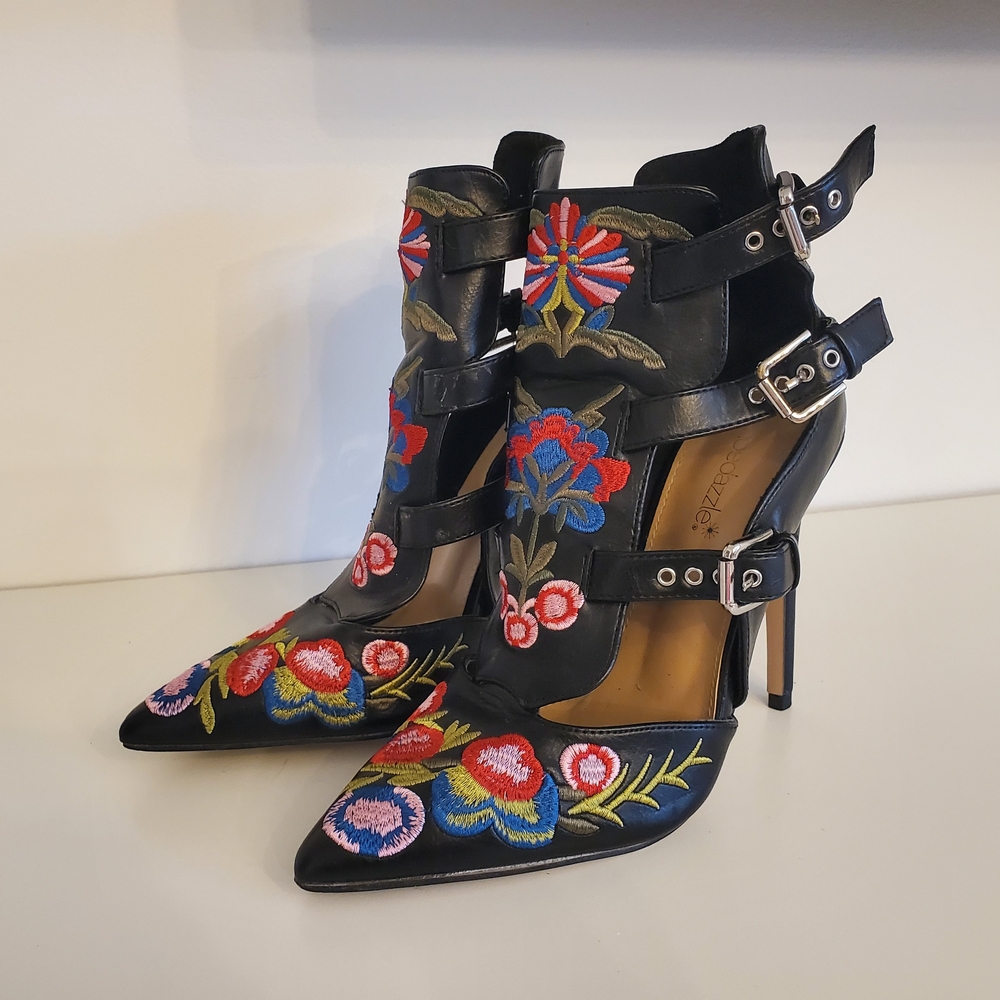 Shoe Dazzle Black Heels with Floral Embroidery